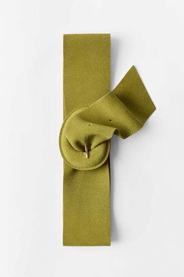 حزام من جلد الشامواه 100% بإبزيم مبطّن - ليموني الخاص بـ Zara