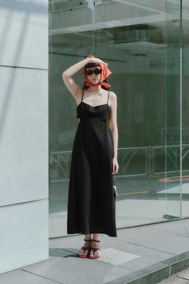 カットアウト刺繍入りワンピースブラックZaraのカットアウト刺繍入りワンピース - ブラック