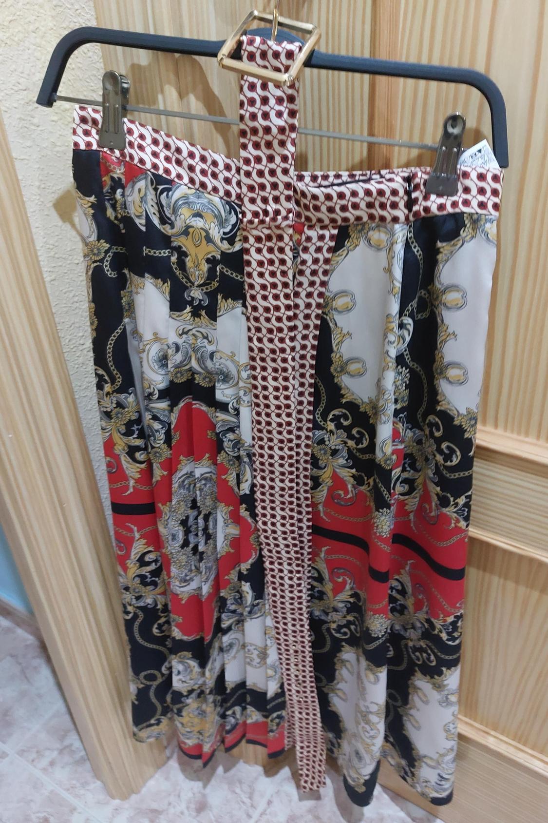 PLEATED SKIRT WITH PRINT