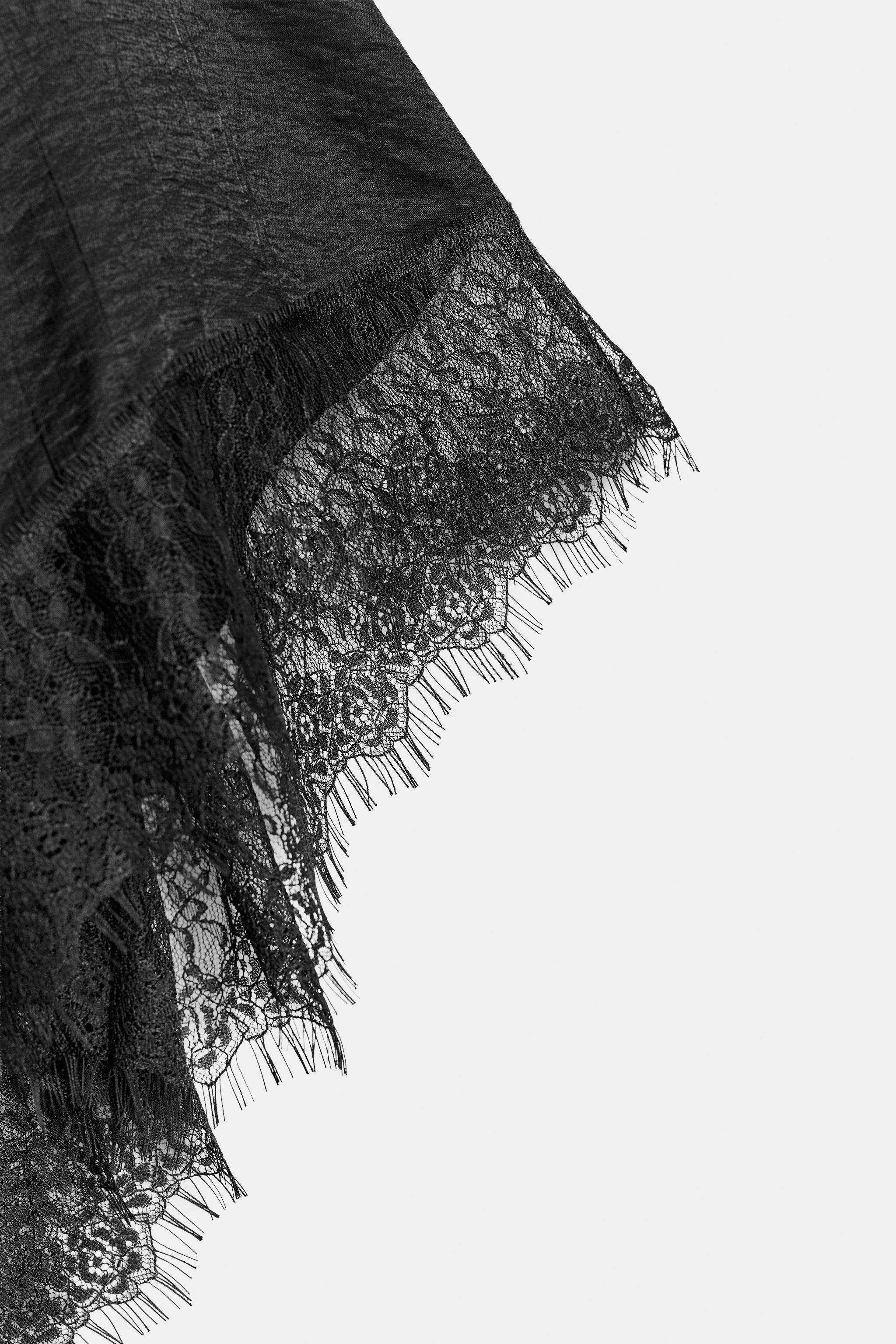 TOP SATINÉ ASYMÉTRIQUE DENTELLE