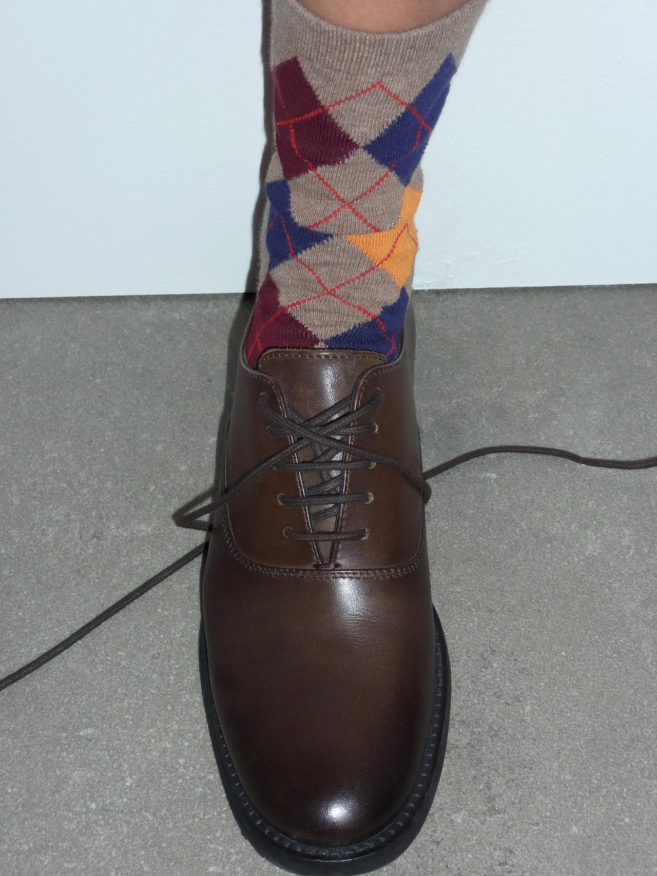 ARGYLE PATTERN SOCKS — Brown / Taupe