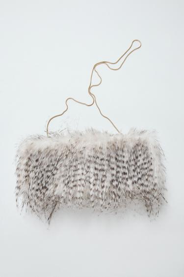 CLUTCH EFECTO PELO - Gris de Zara