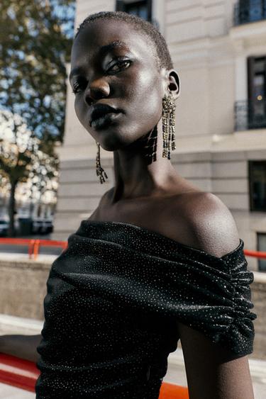 فستان مخملي قصير لامع - أسود ذهبي الخاص بـ Zara