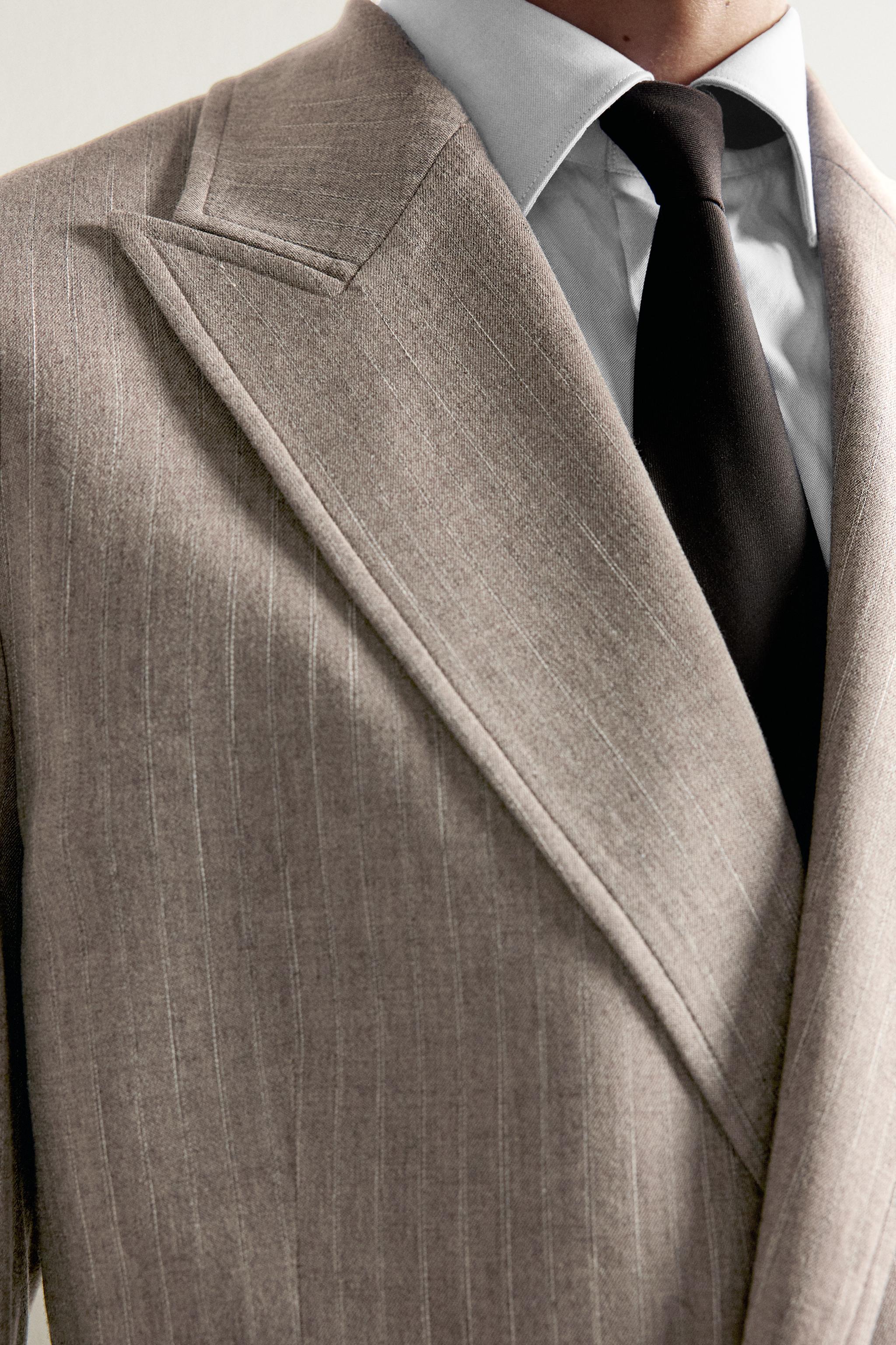 PINSTRIPE DOUBLE-BREASTED REGULAR FIT BLAZER