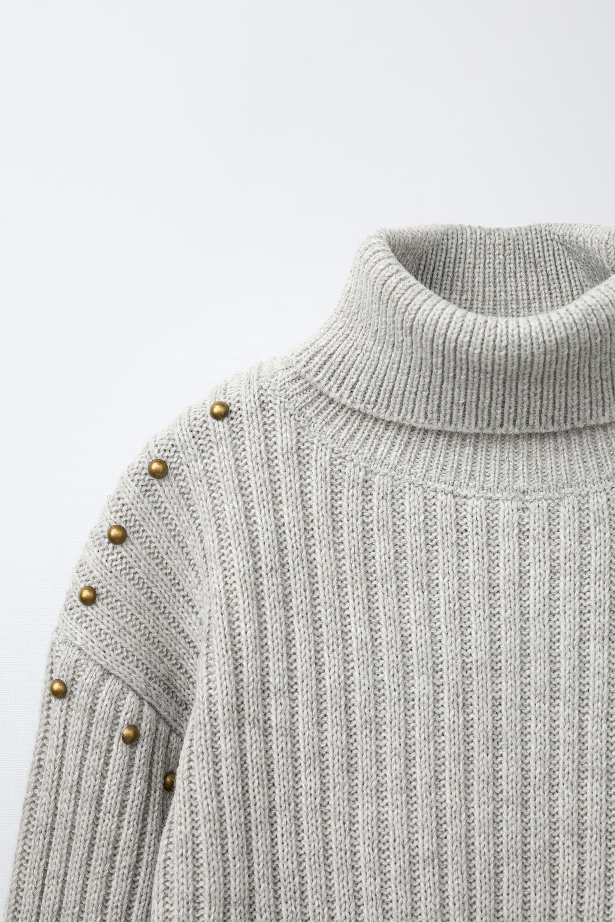 PULL COL ROULÉ CLOUTÉ AVEC LAINE