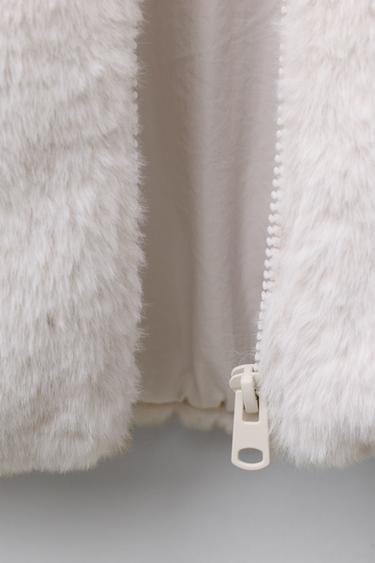 VESTE À CAPUCHE EFFET FOURRURE - Écru de Zara - Image 7