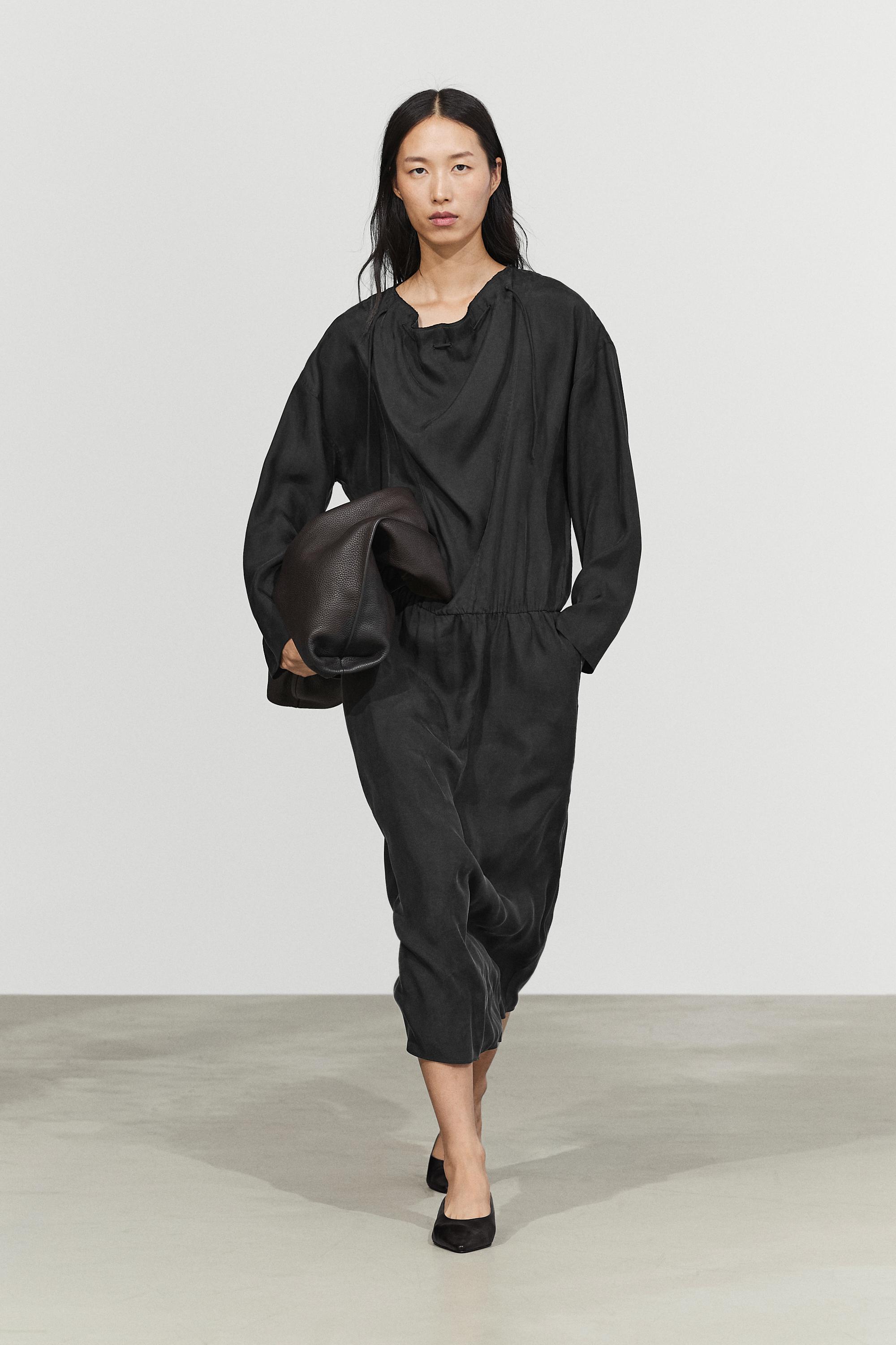 Robe midi fluide détail col