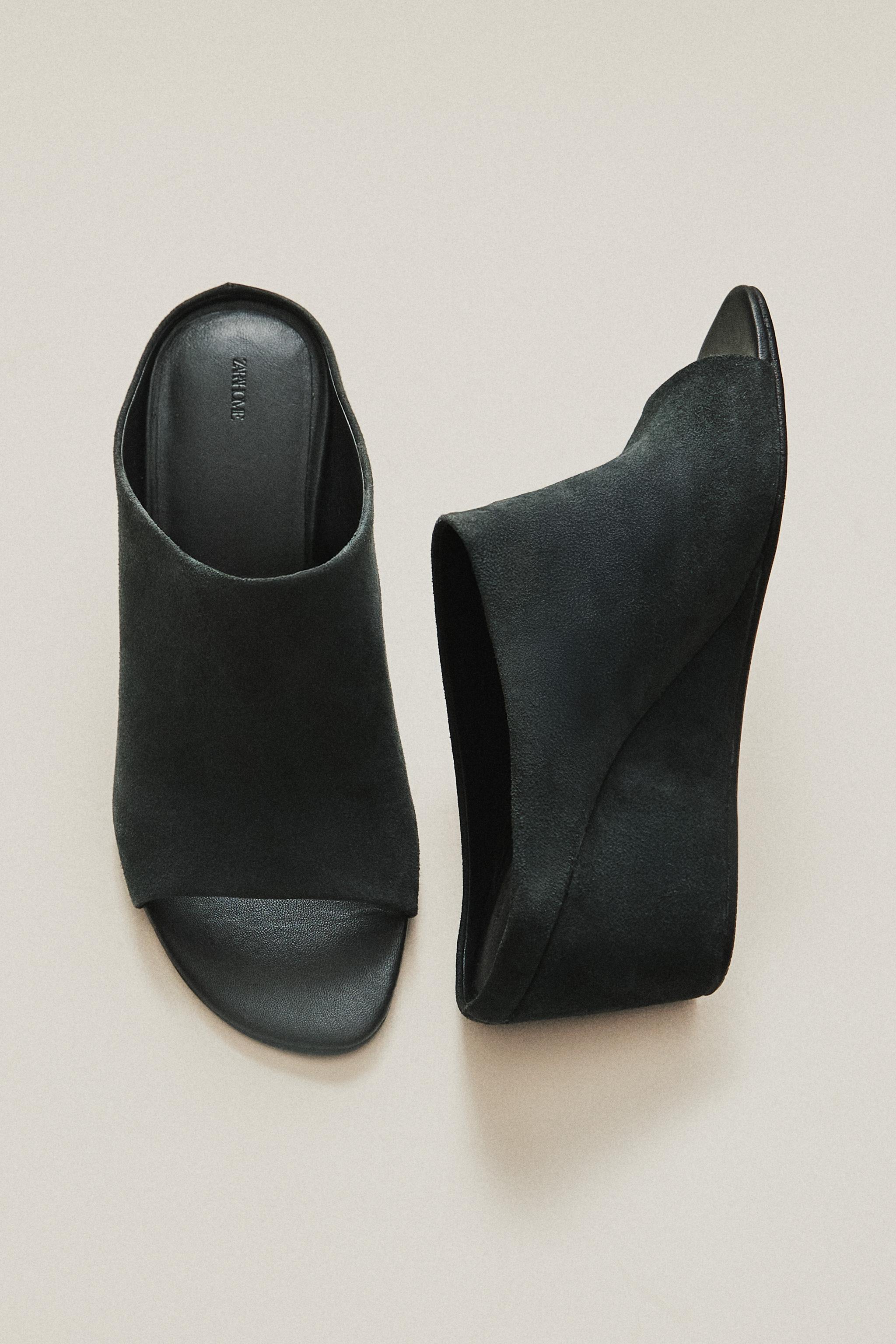 LEATHER WEDGE SANDALS — Gray