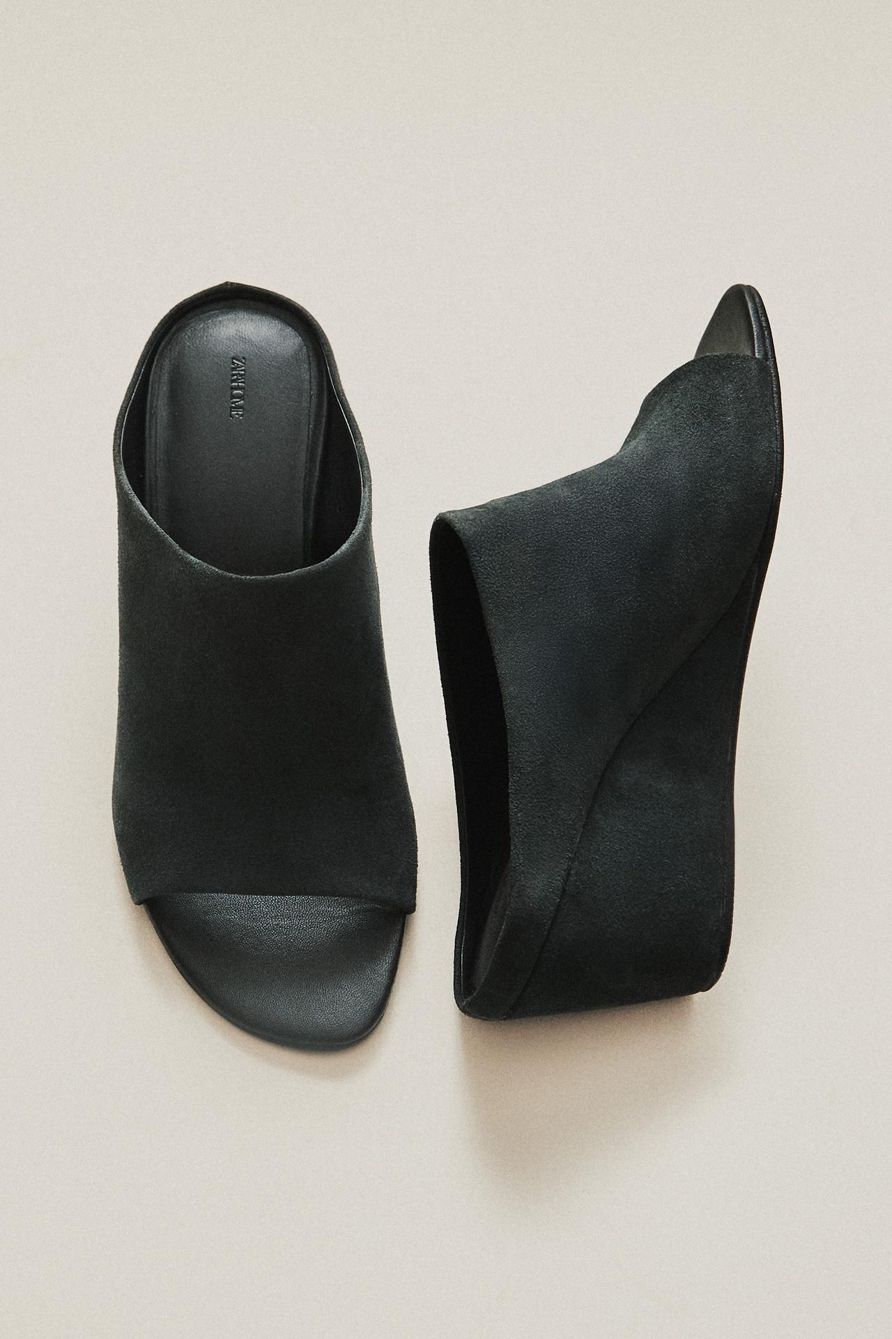 LEATHER WEDGE SANDALS — Gray