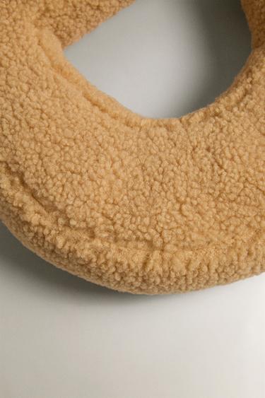 COUSSIN ENFANT LETTRE D - Moutarde de Zara - Image 1