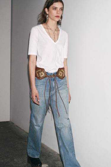 CAMISETA CUELLO PICO - Blanco de Zara
