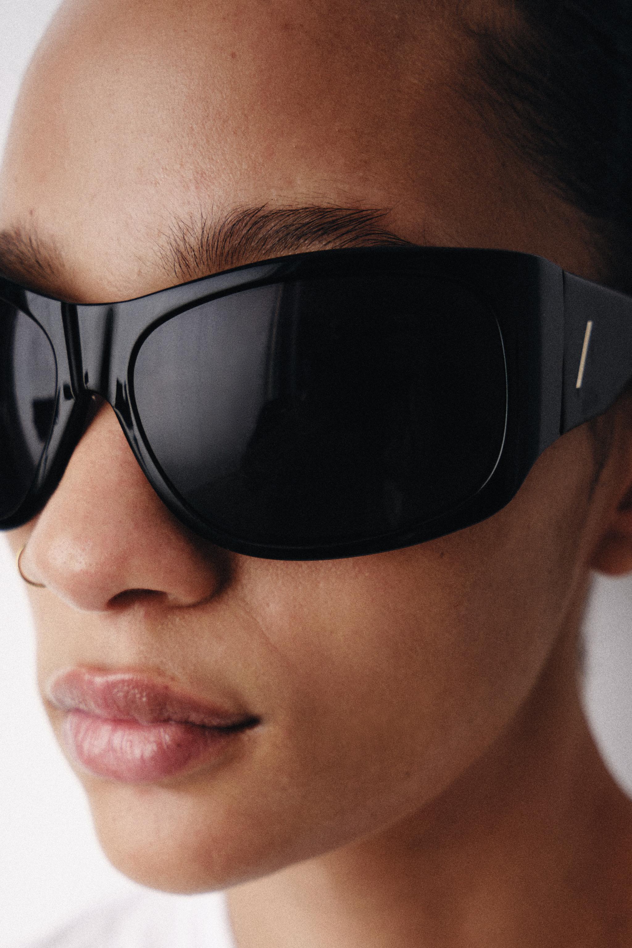 RECTANGULAR SUNGLASSES — Black