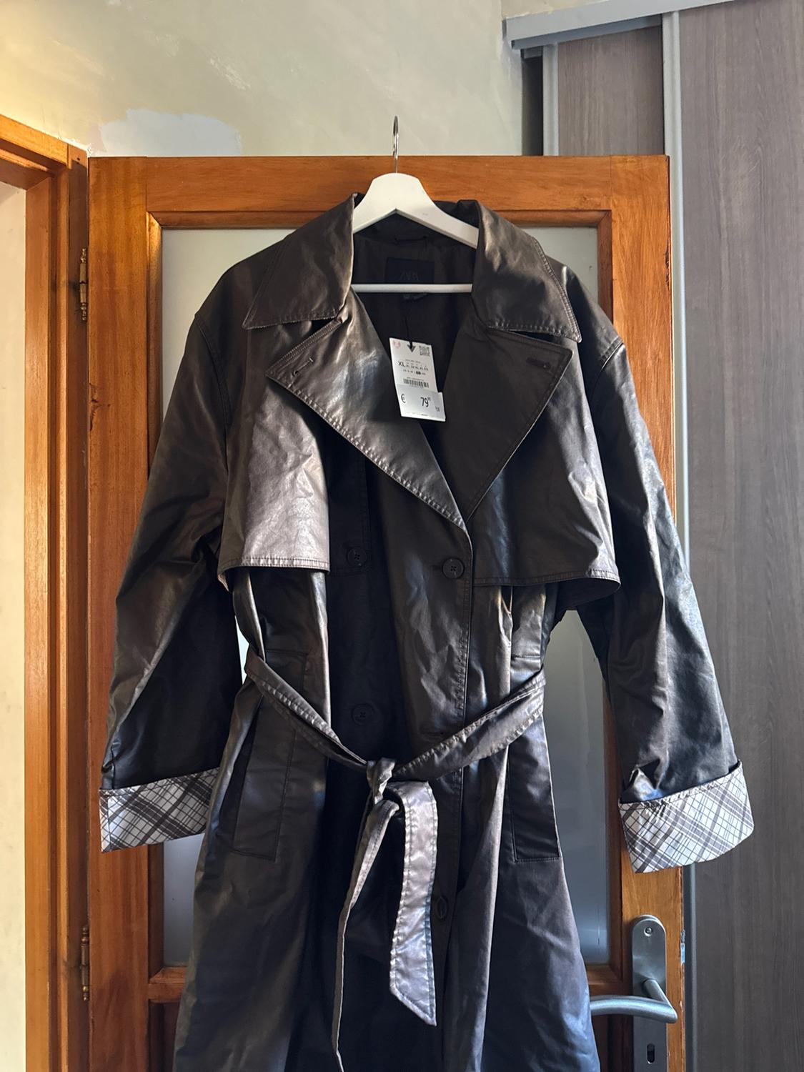 LONG WAXED CHECK TRENCH COAT - Image 2