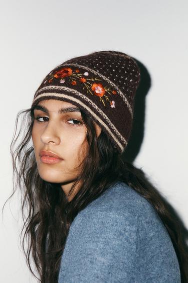 GORRO BEANIE TOPOS BORDADOS FLORES - Marrón de Zara