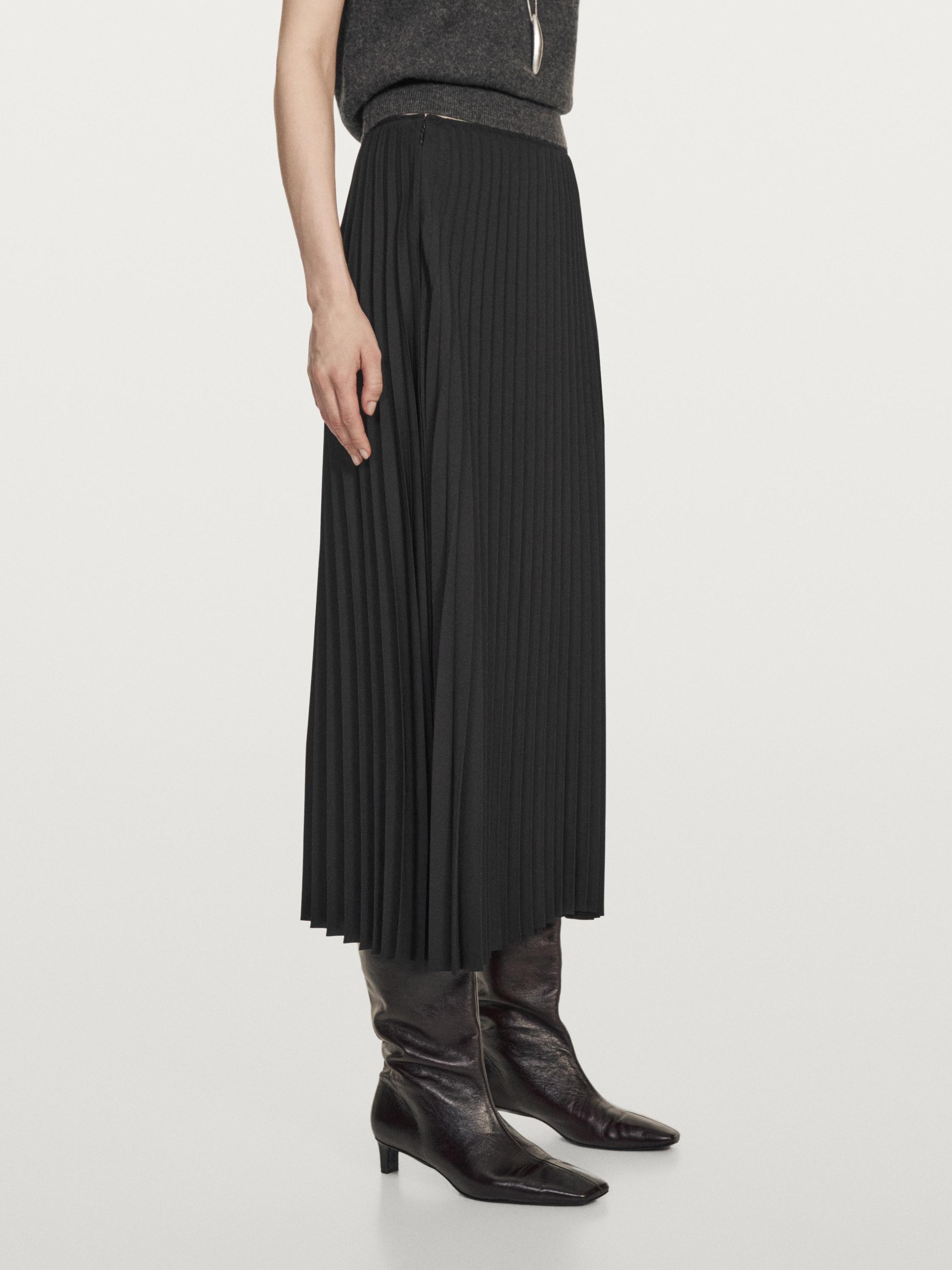 Long pleated skirt