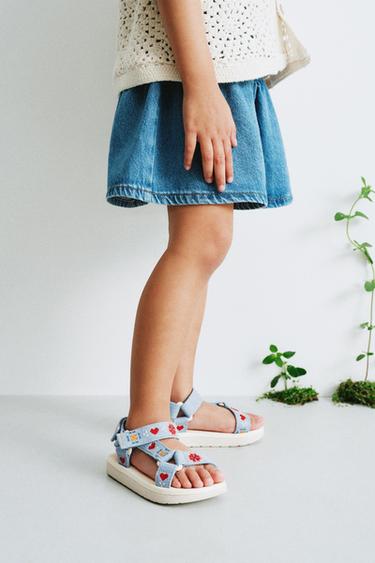 Zara EMBROIDERED SANDALS - Blue