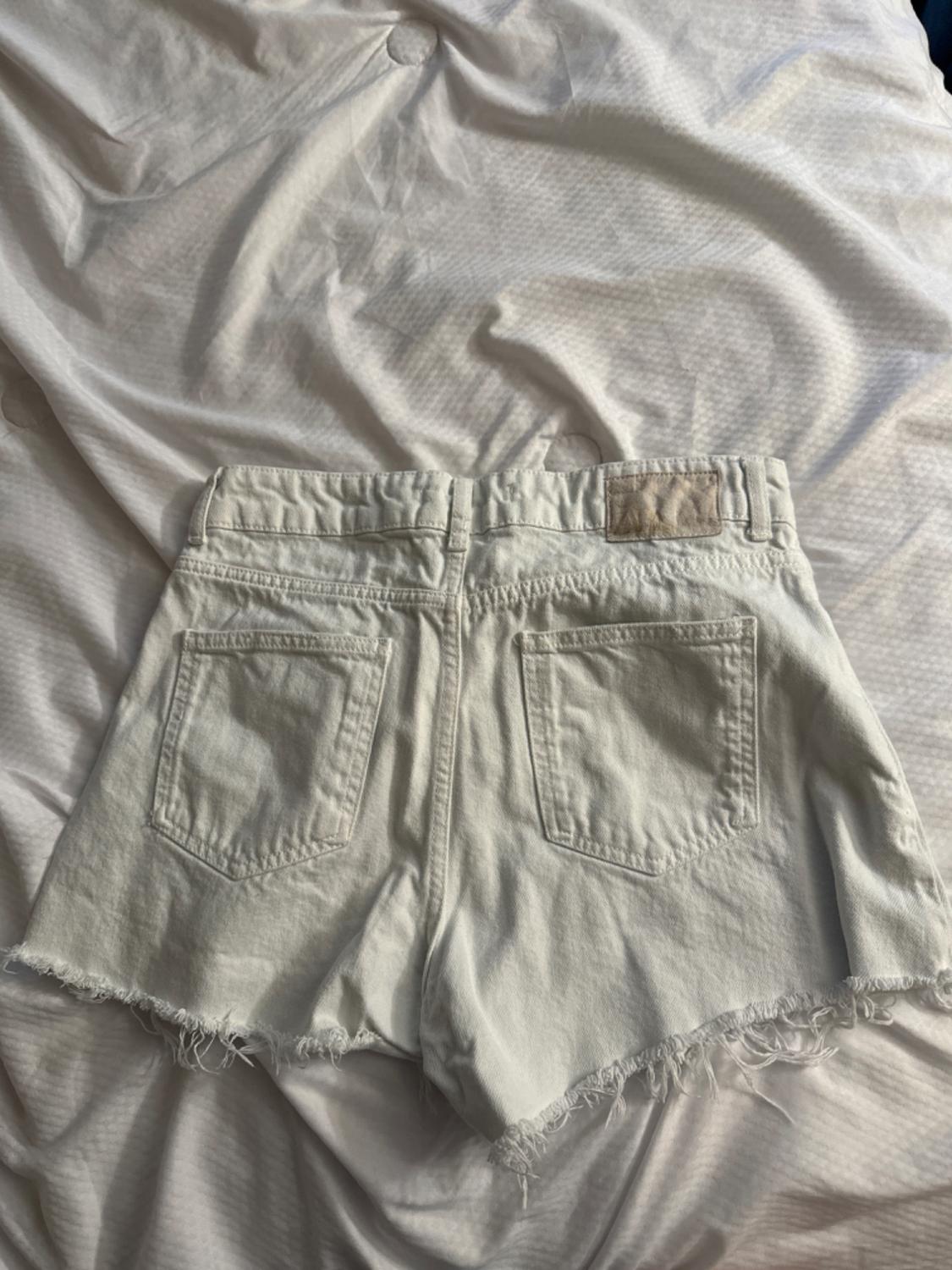 WHITE SHORT - Image 2