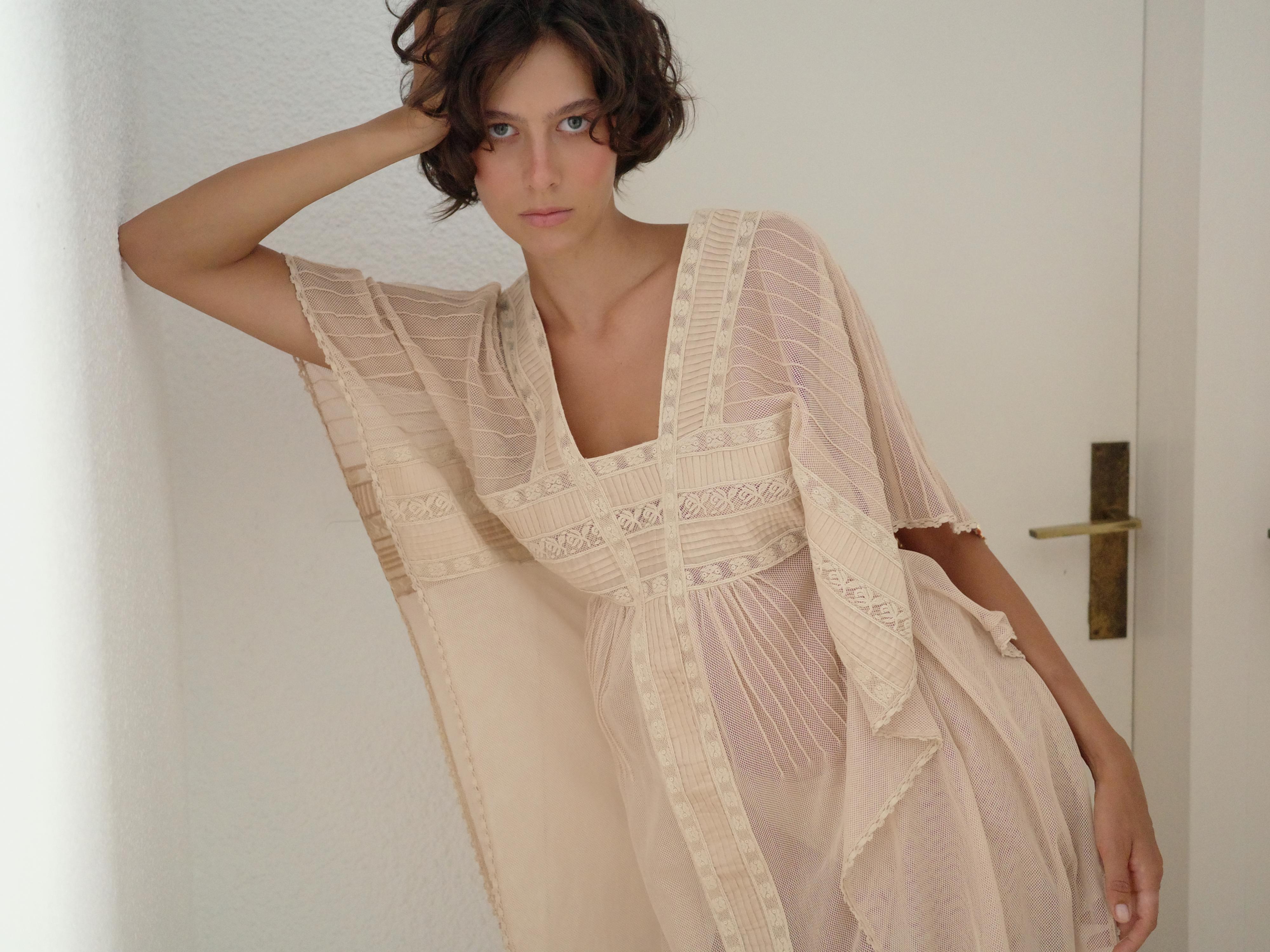 PLEATED LACE KAFTAN DRESS — Beige-pink