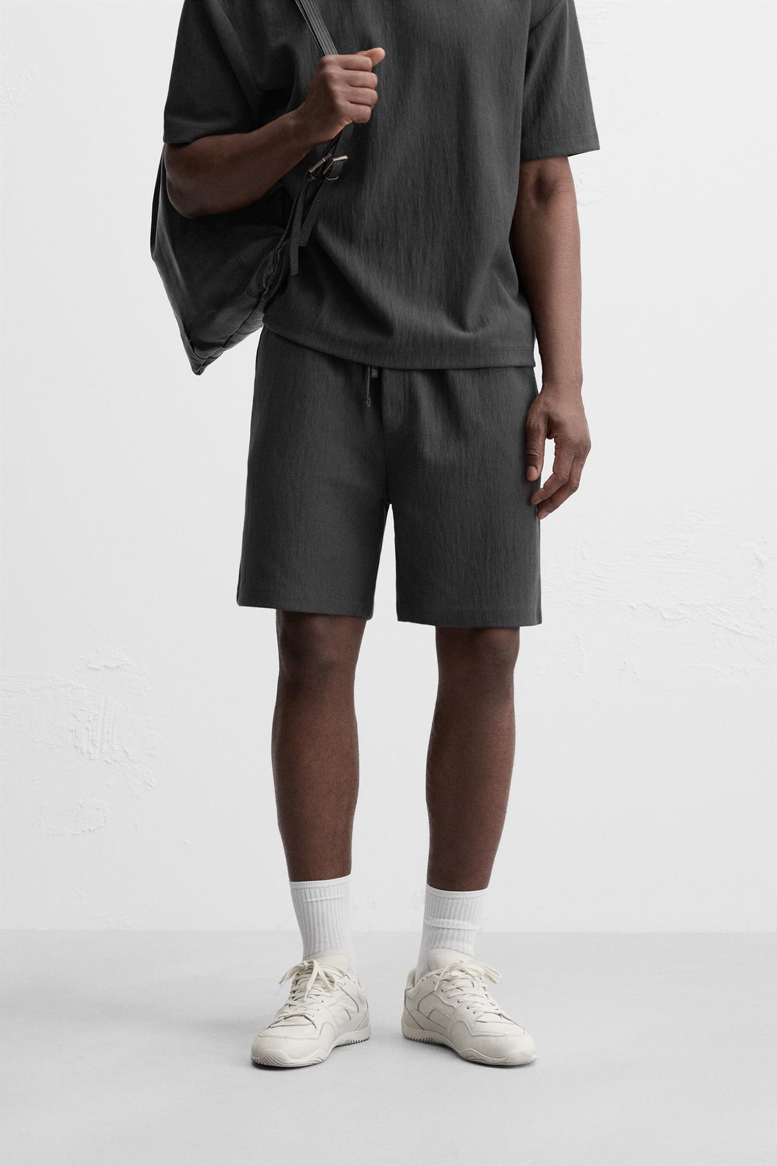 TEXTURED JOGGER BERMUDA SHORTS