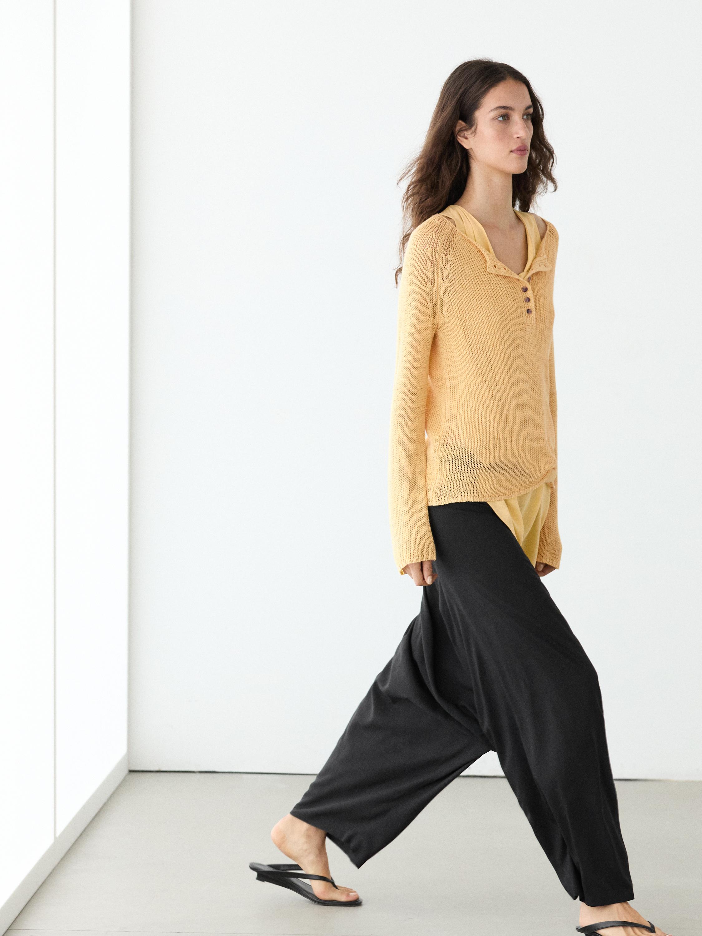 100% linen knit sweater with collar detail