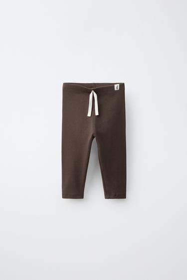 Leggings acanalados con etiqueta