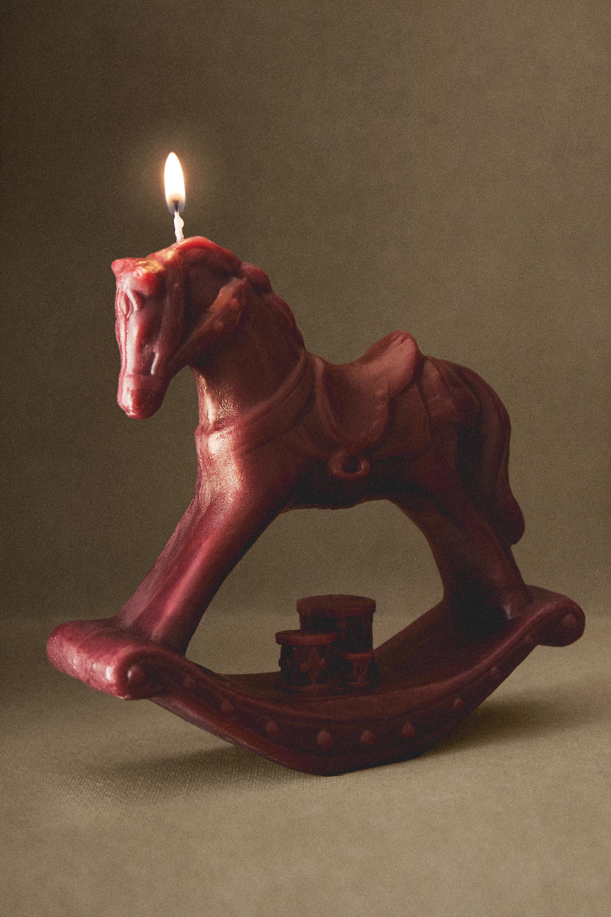 GINGERBREAD HORSE SCENTED CANDLE