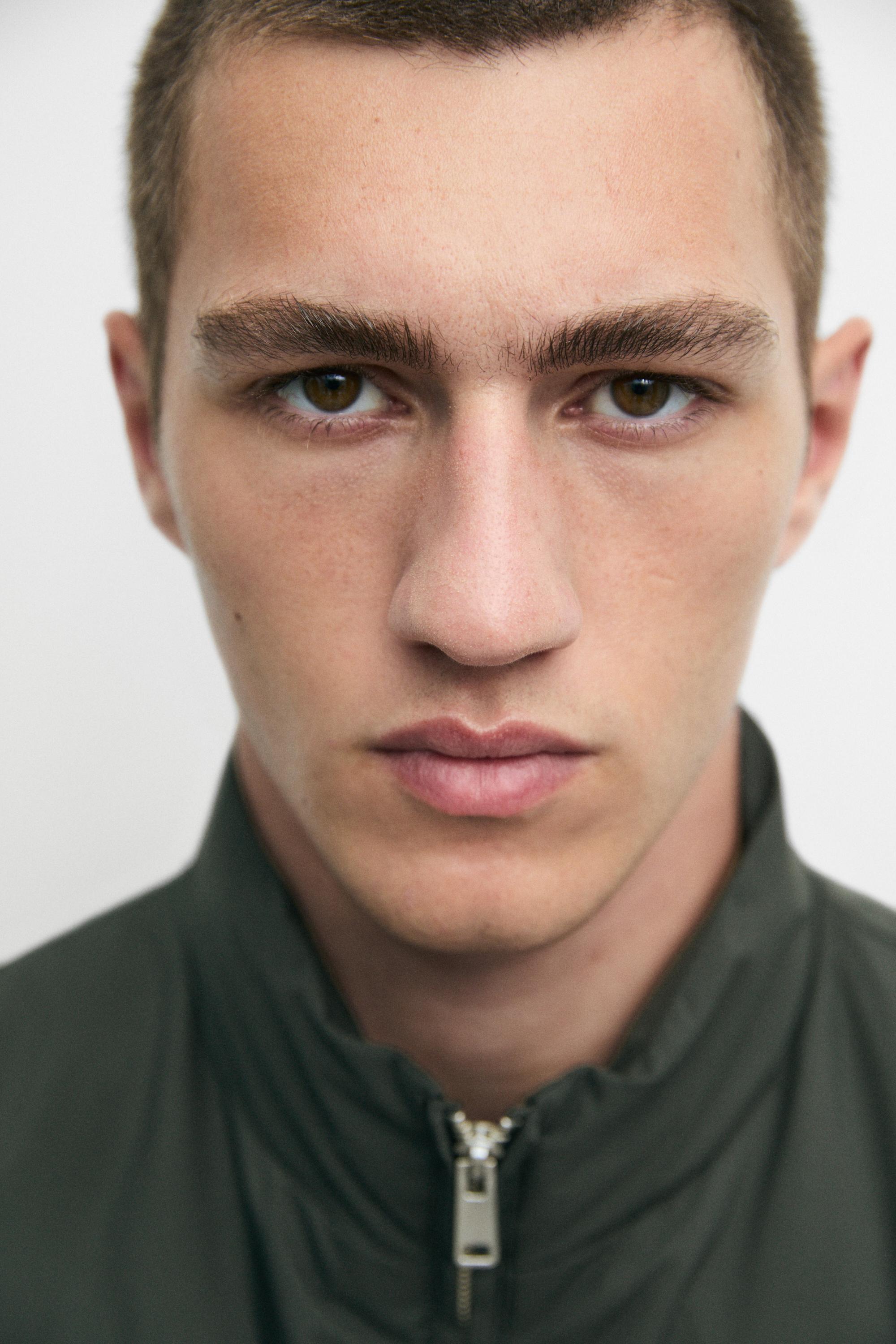 Ultra-lightweight water-repellent down gilet