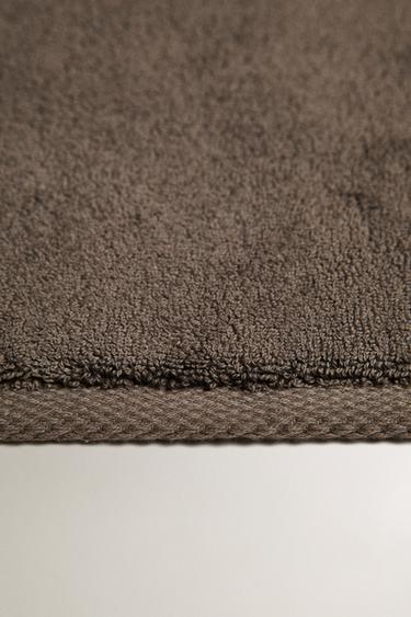 TAPIS DE BAIN EXTRA DOUX - Vison foncé de Zara - Image 1