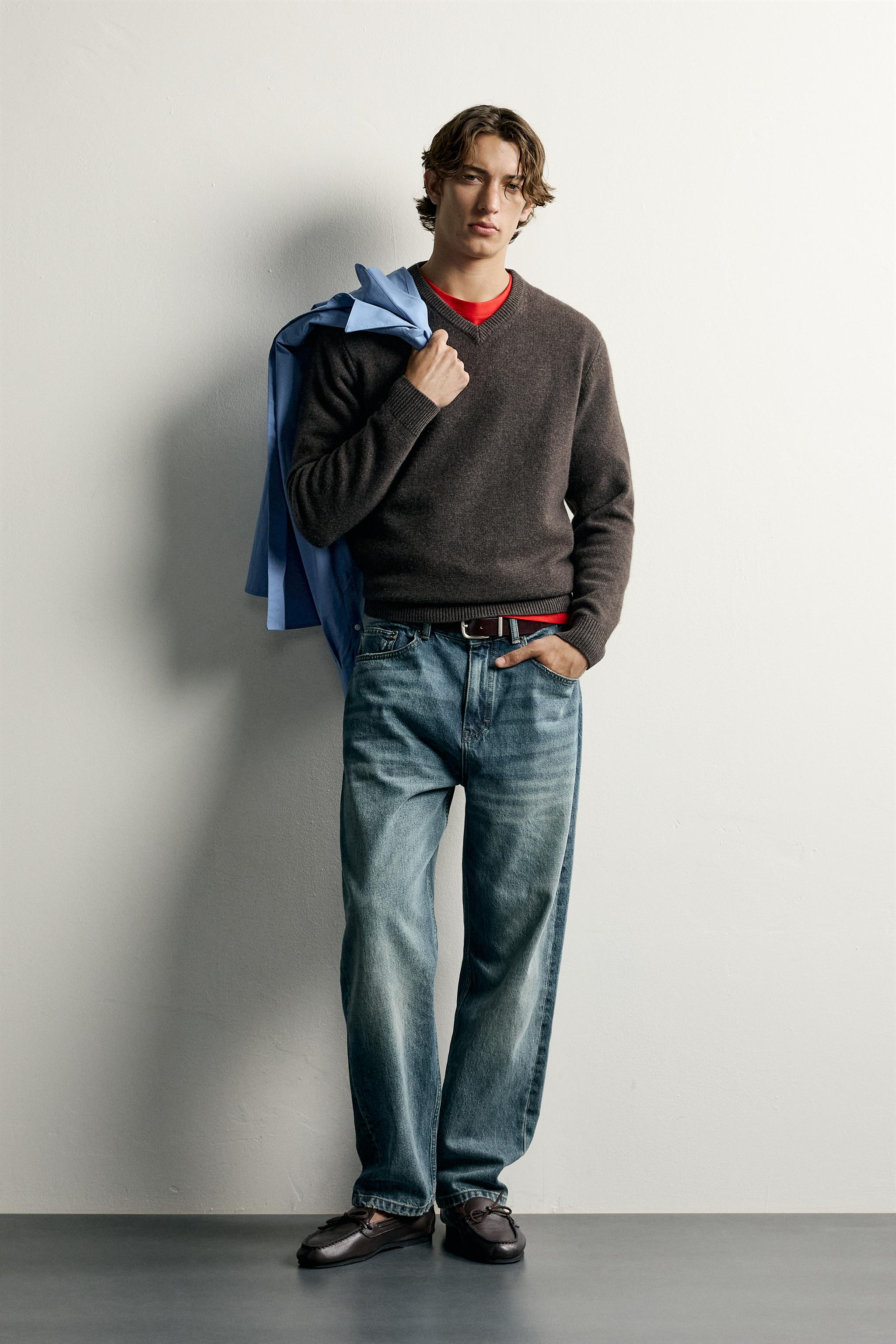 WOOL BLEND V-NECK SWEATER