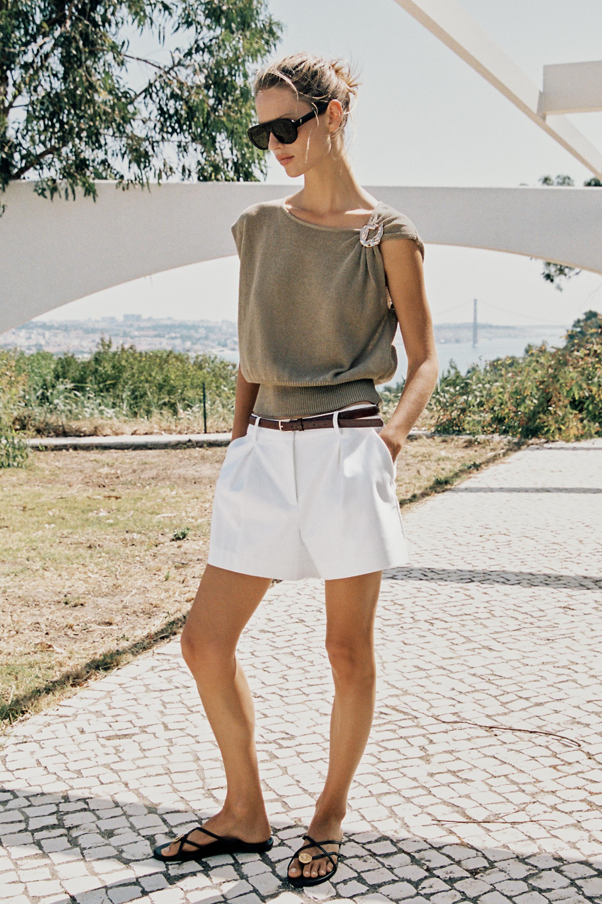 TOP EN MAILLE À FINITIONS