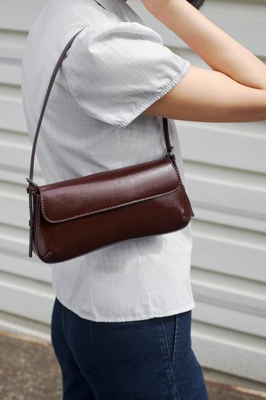 フラップショルダーバッグボルドーZaraのフラップショルダーバッグ - ボルドー 