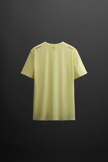 T-SHIRT TECHNIQUE LÉGER - Citron vert de Zara - Image 7