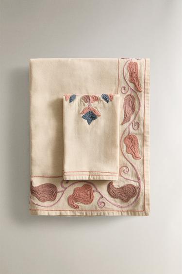 刺繡 コットン テーブルクロスピンクZaraの刺繡 コットン テーブルクロス - ピンク