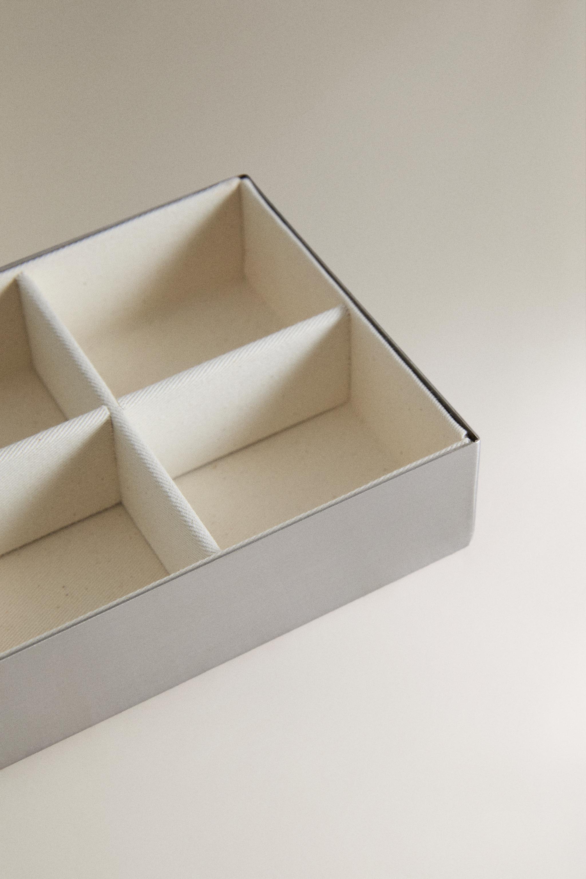 JEWELLERY ORGANISER WITH DIVIDERS — Silver