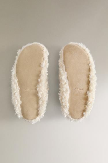 CHAUSSONS OUVERTS À L’ARRIÈRE EFFET MOUTON - Blanc écru de Zara - Image 5
