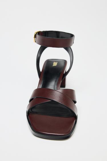 BUCKLED BLOCK HEEL SANDALS - Burgundy Red de Zara - Image 3