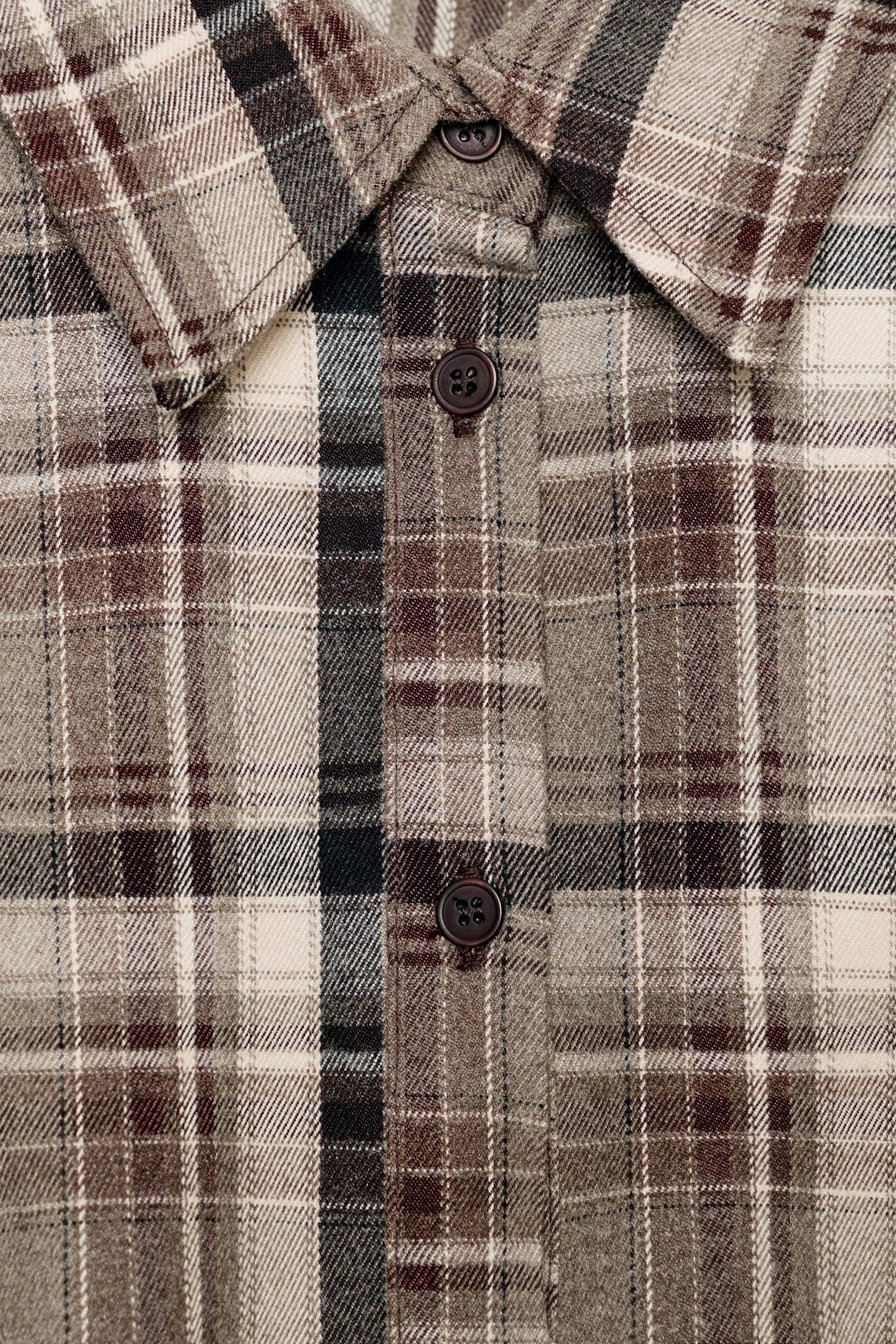 FITTED PLAID SHIRT