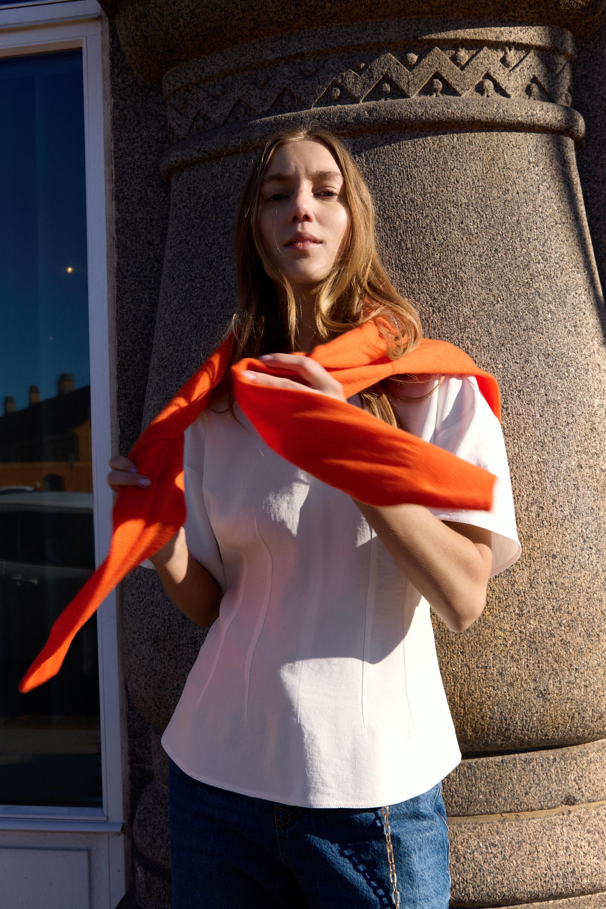 FITTED SHORT SLEEVE CREPE TOP - Oyster-white | ZARA United