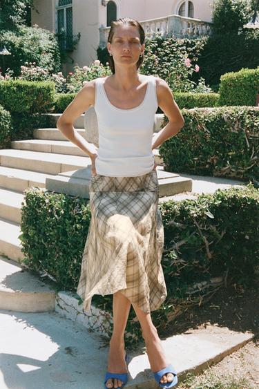 FALDA MIDI CUADROS - Khaki de Zara
