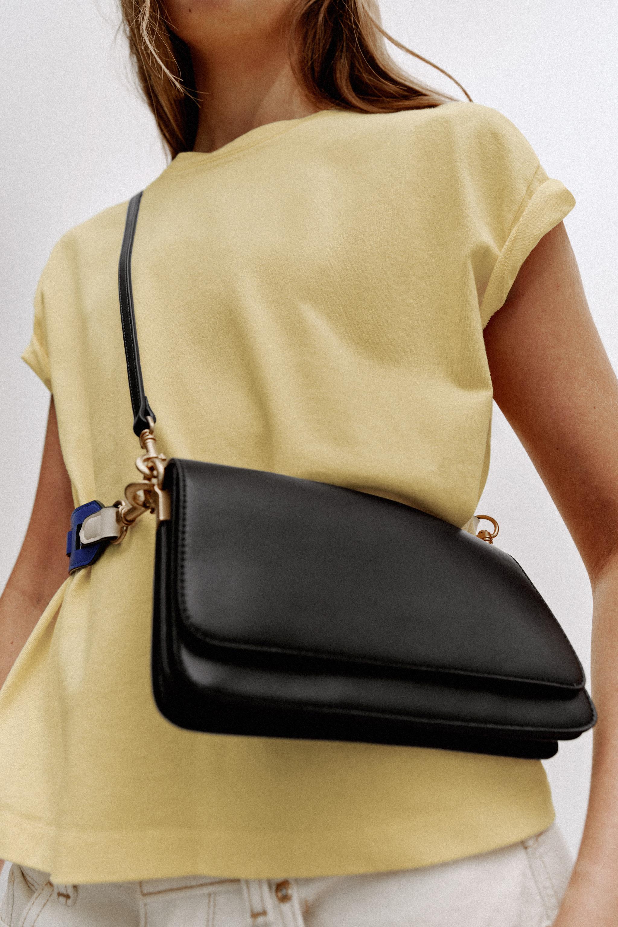 Женские сумки Zara CROSSBODY WITH STRAP DETAIL