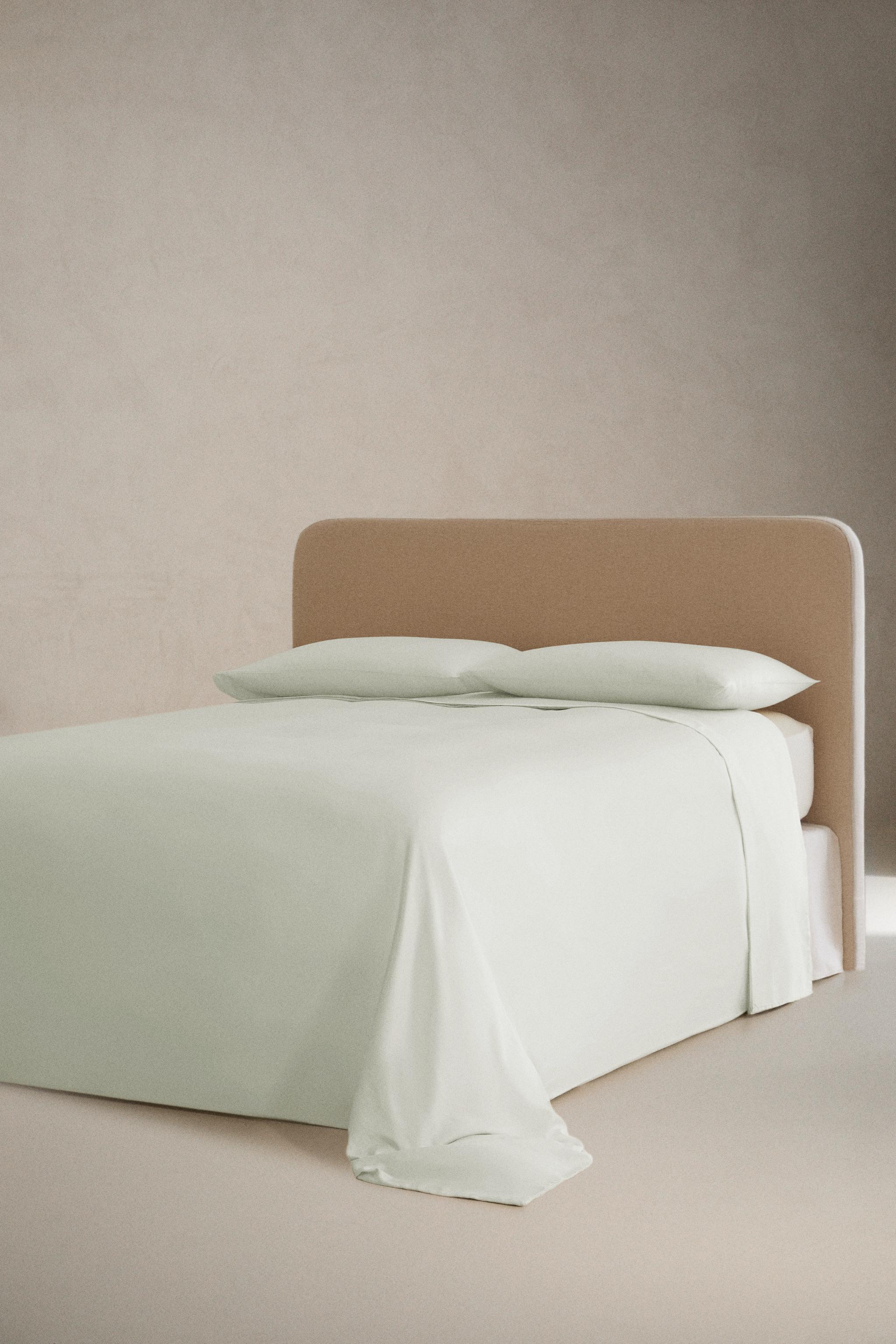 FADED-EFFECT SATEEN FLAT SHEET (300 THREAD COUNT) — Ice