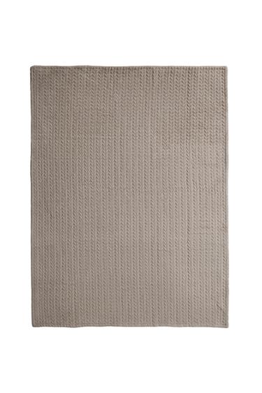 TEXTURED FLEECE BLANKET - Brown / Taupe by Zara