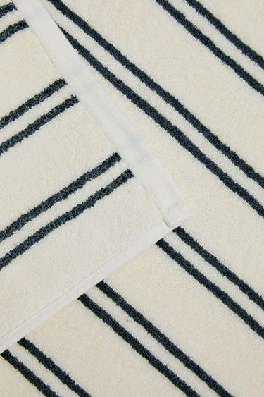 DOUBLE STRIPE BATH MAT - Ecru / Navy by Zara - Image 2