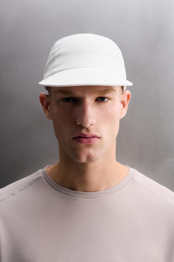 GORRA TÉCNICA TRAINING - Blanco de Zara - Imagen 0