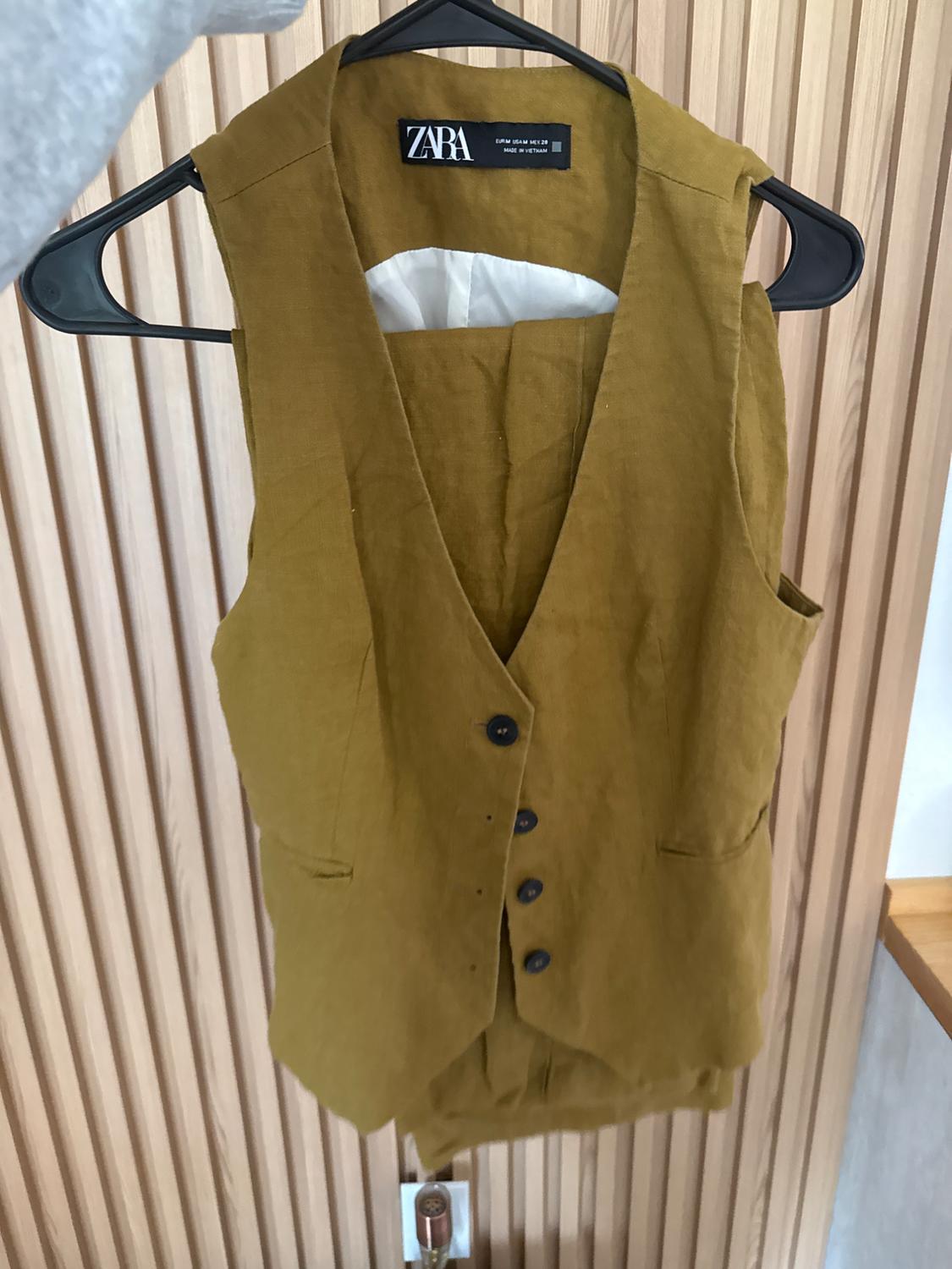 TAILORED LINEN VEST