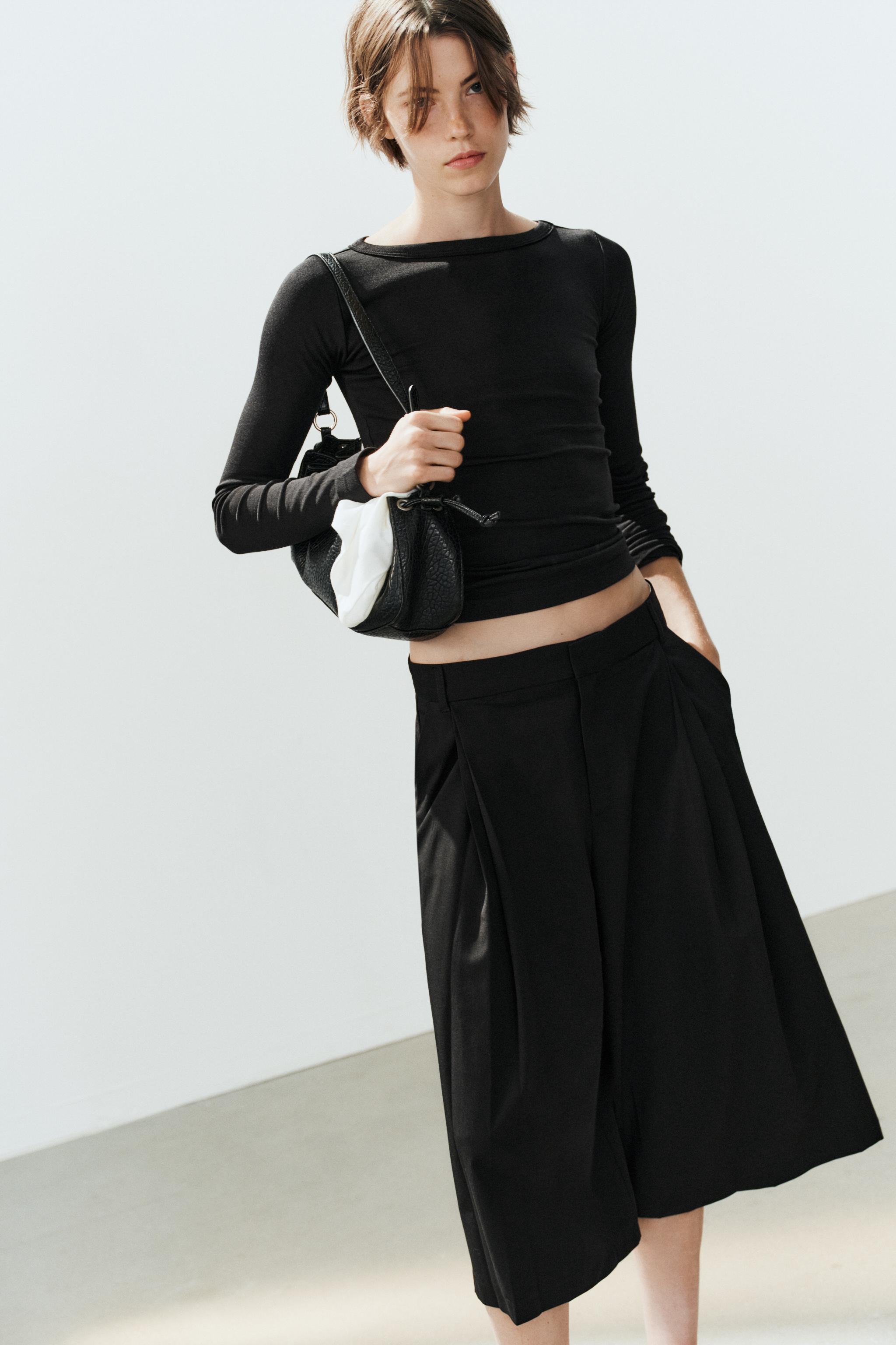 LONG PLEATED BERMUDA SHORTS