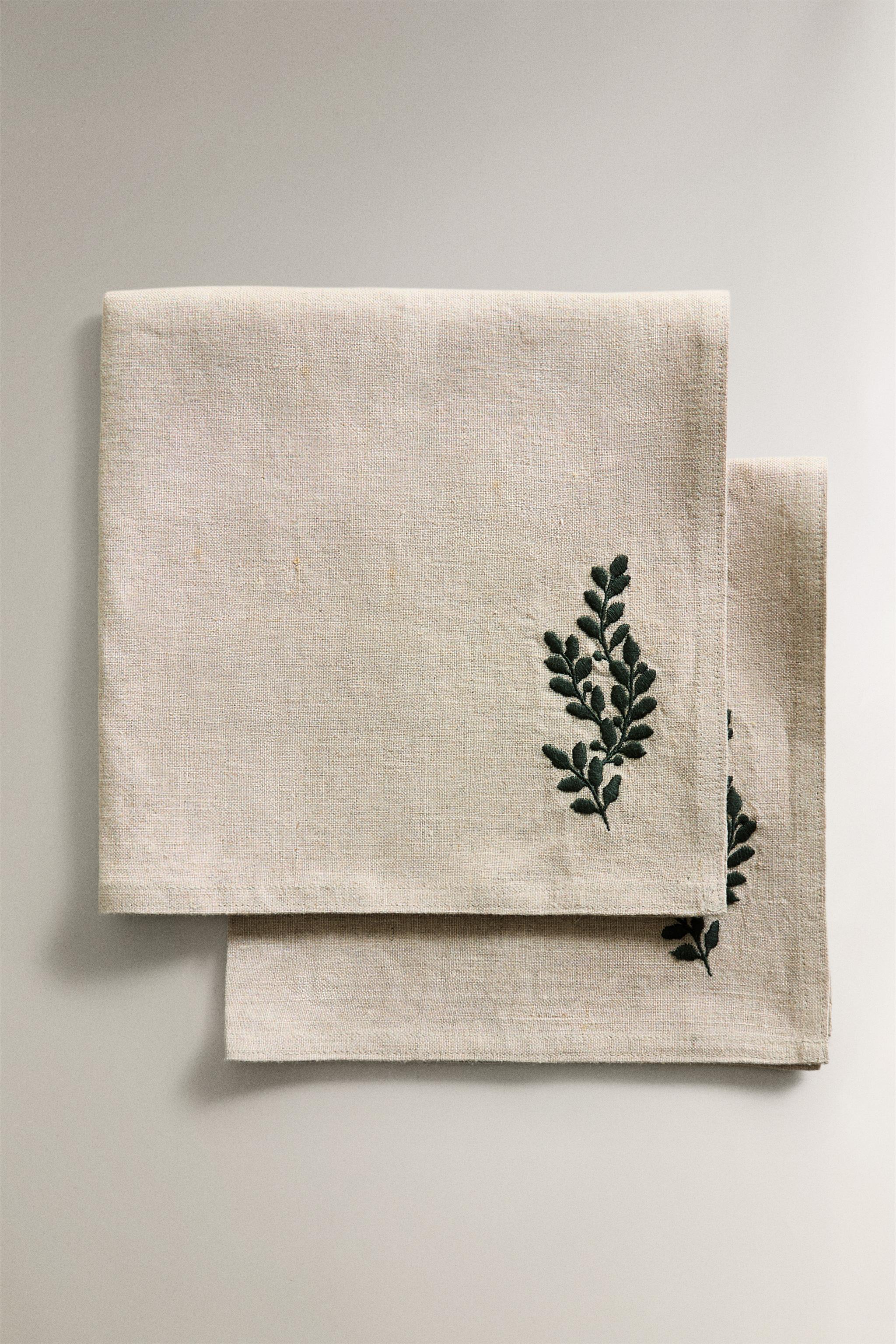 SET OF CHRISTMAS GREEN LEAF LINEN NAPKINS (SET OF 2)