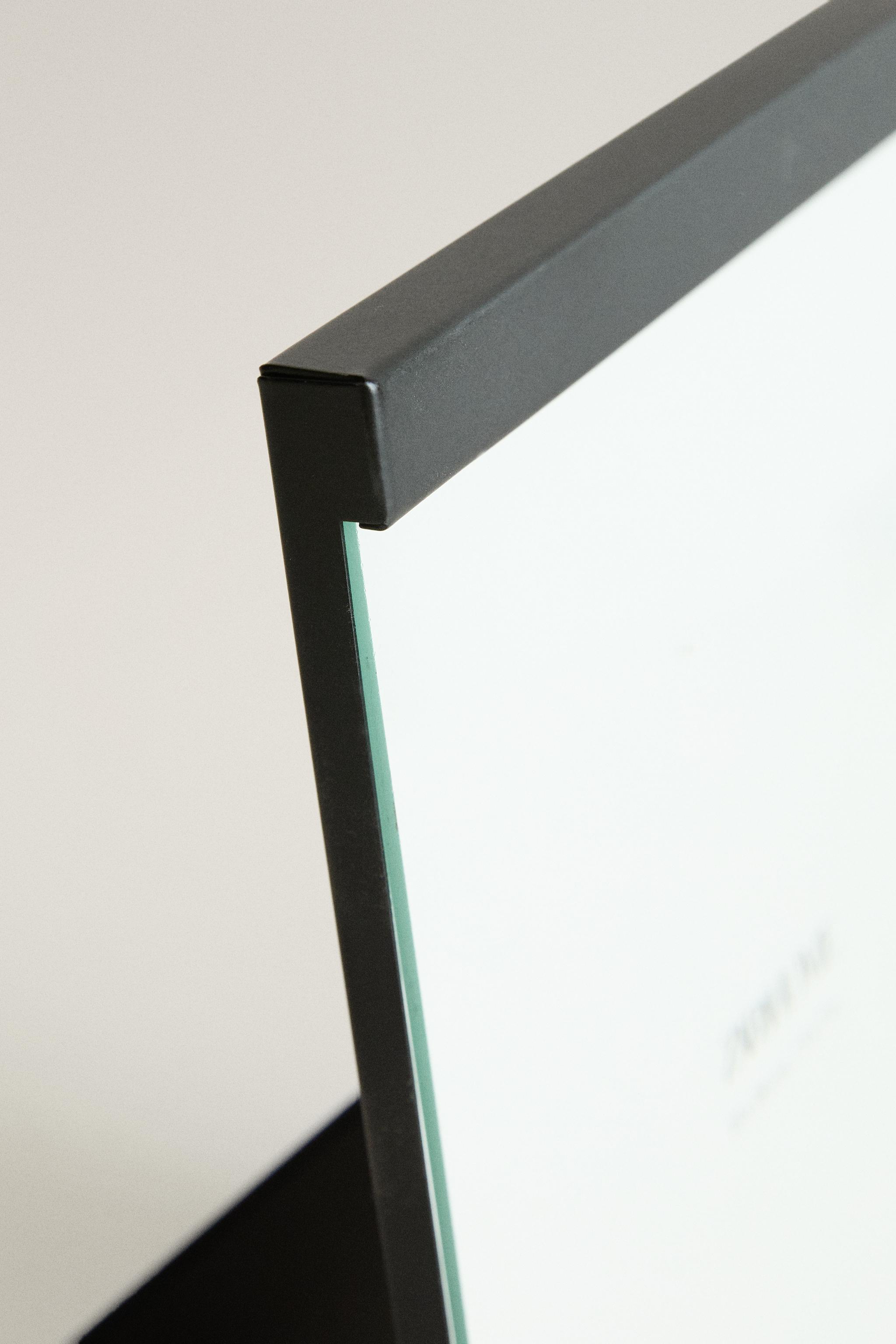 BLACK METAL PICTURE FRAME
