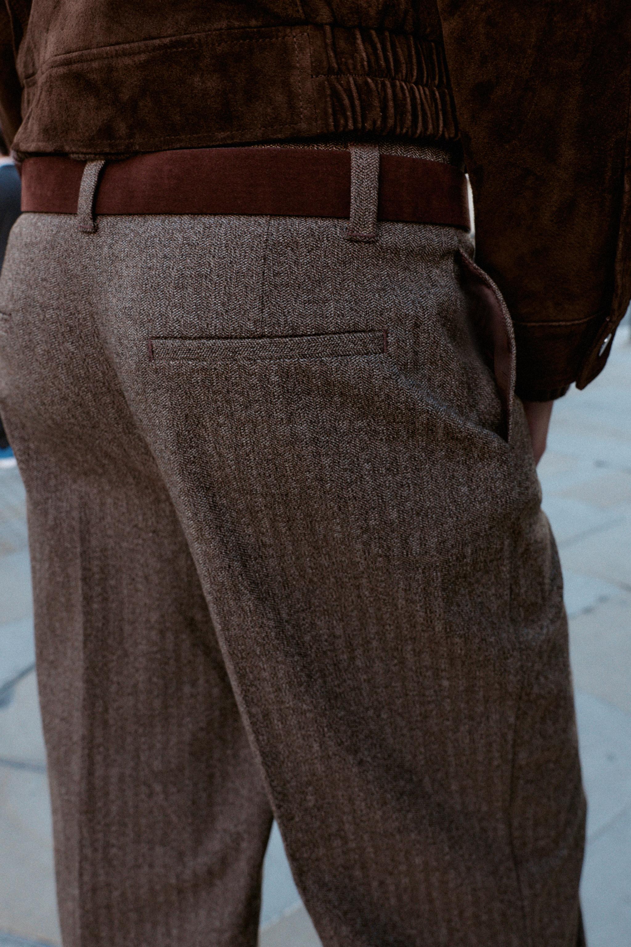 PANTALON À CHEVRONS AVEC CEINTURE