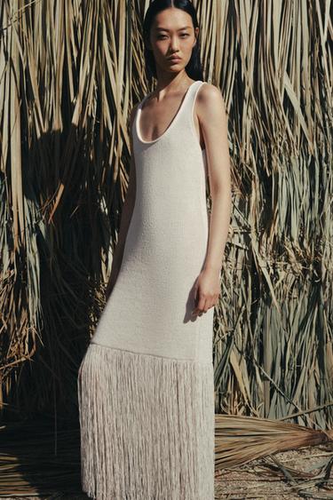 ROBE EN MAILLE À FRANGES - Écru de Zara